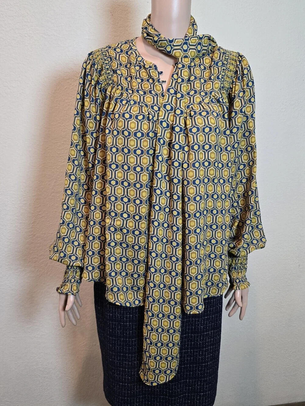 Happy Nature Size Medium Oversized Yellow And Blue Long Sleeve Button Front